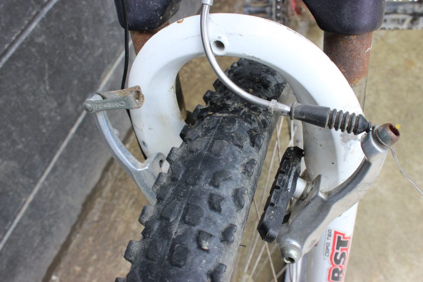 Open rim brakes give you room to move the tyre past them